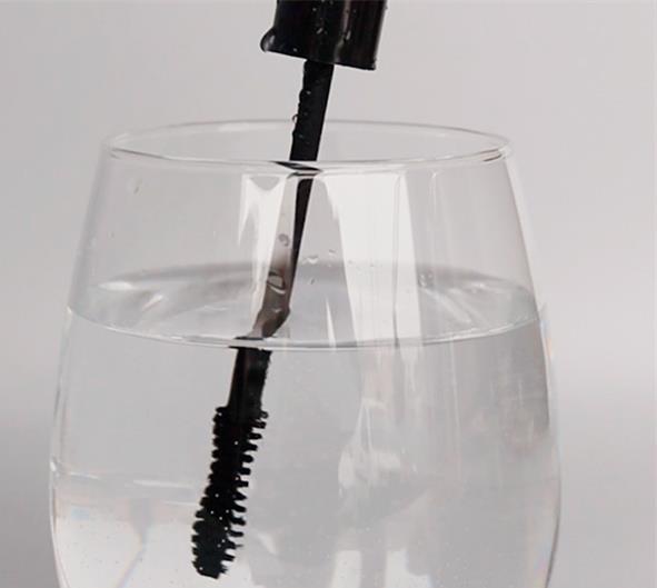 Prime Lashes – Waterproof Mascara für voluminöse Wimpern